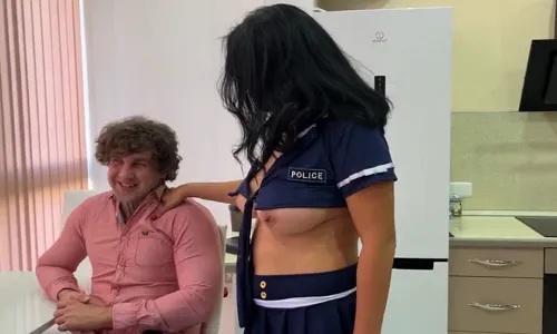 Два друга вызывают груда…