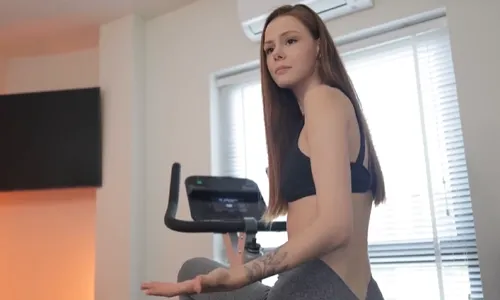 Arina Fox в спортзале со…